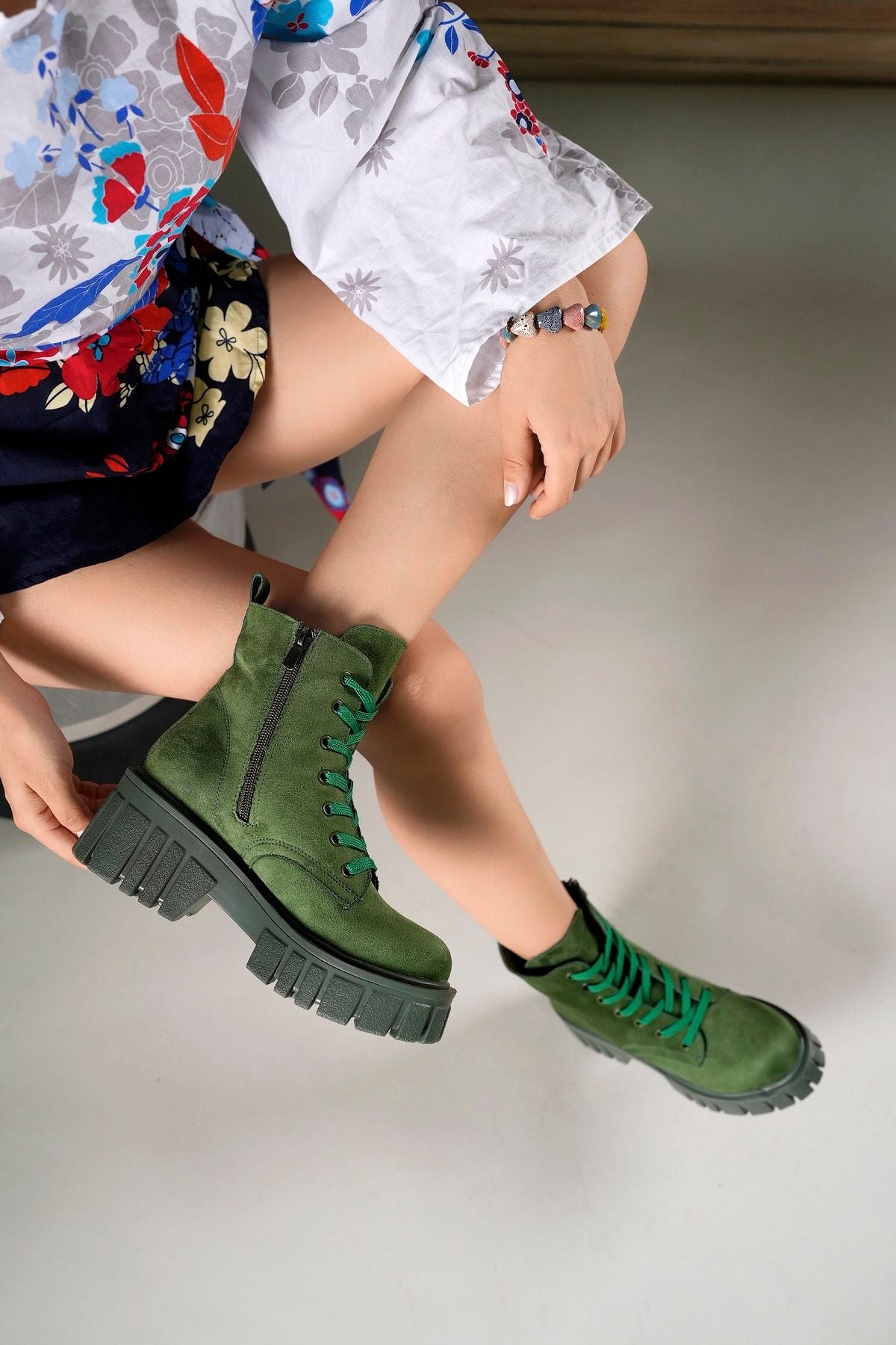 Female Zipper Postal Bot 0012805 GREEN SUET