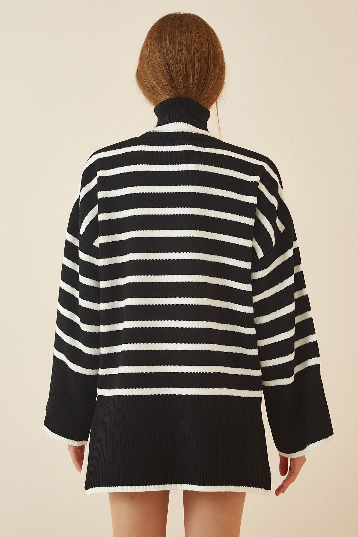 Woman Black and White Turtle Striped Oversize knitwear sweater US00709