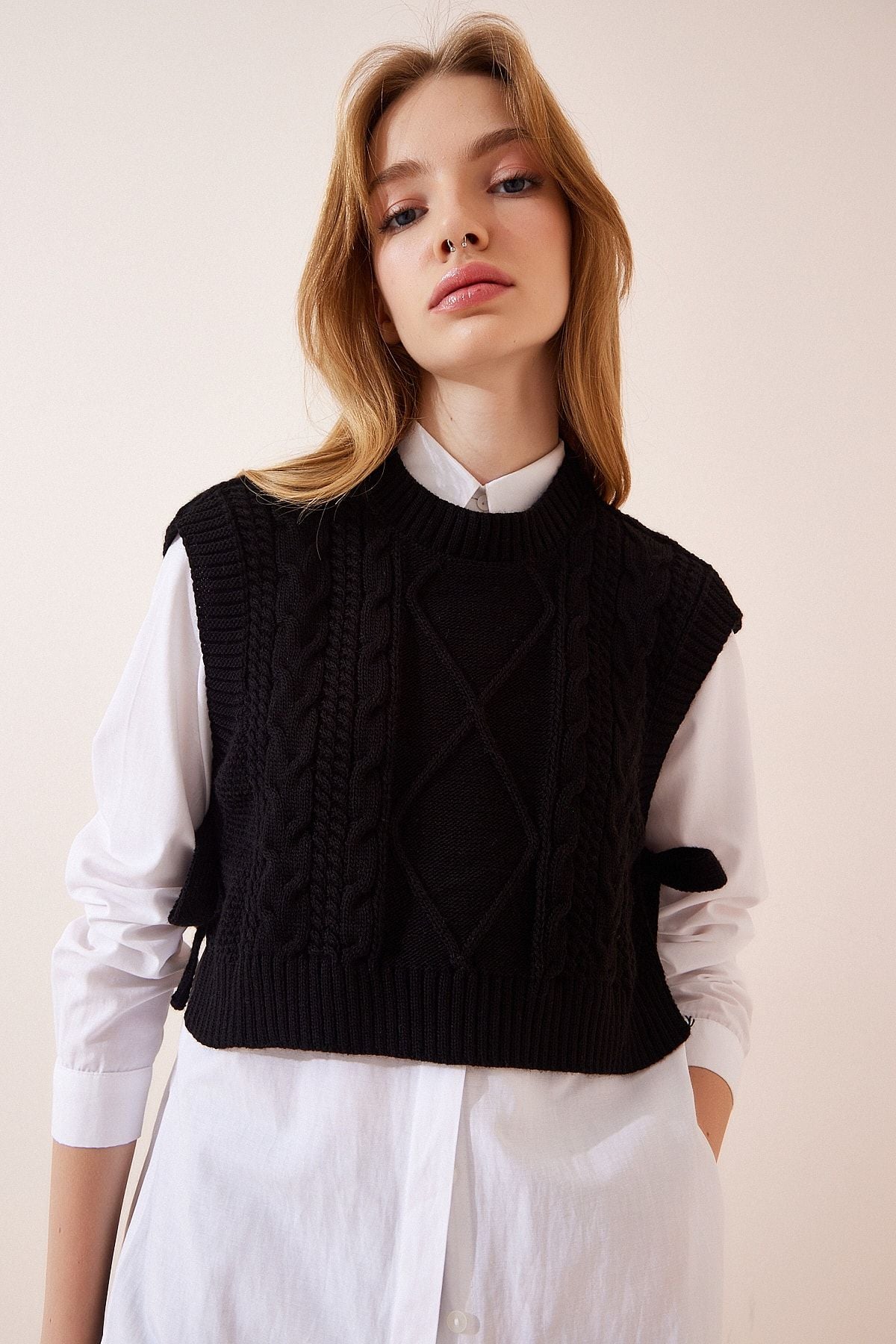 Female Black Fisherman collar knitwear CI00056