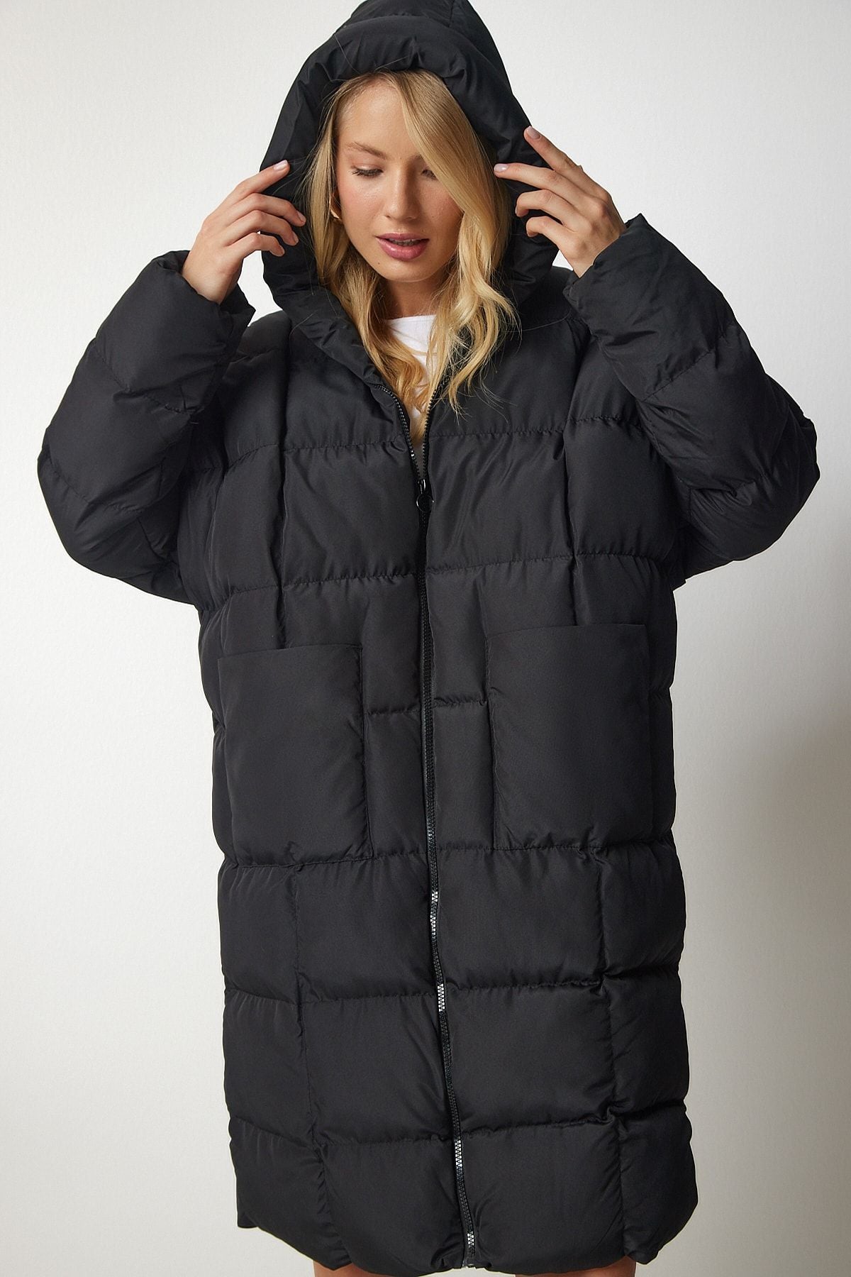 Woman black hooded oversiz swelling coat HK00027