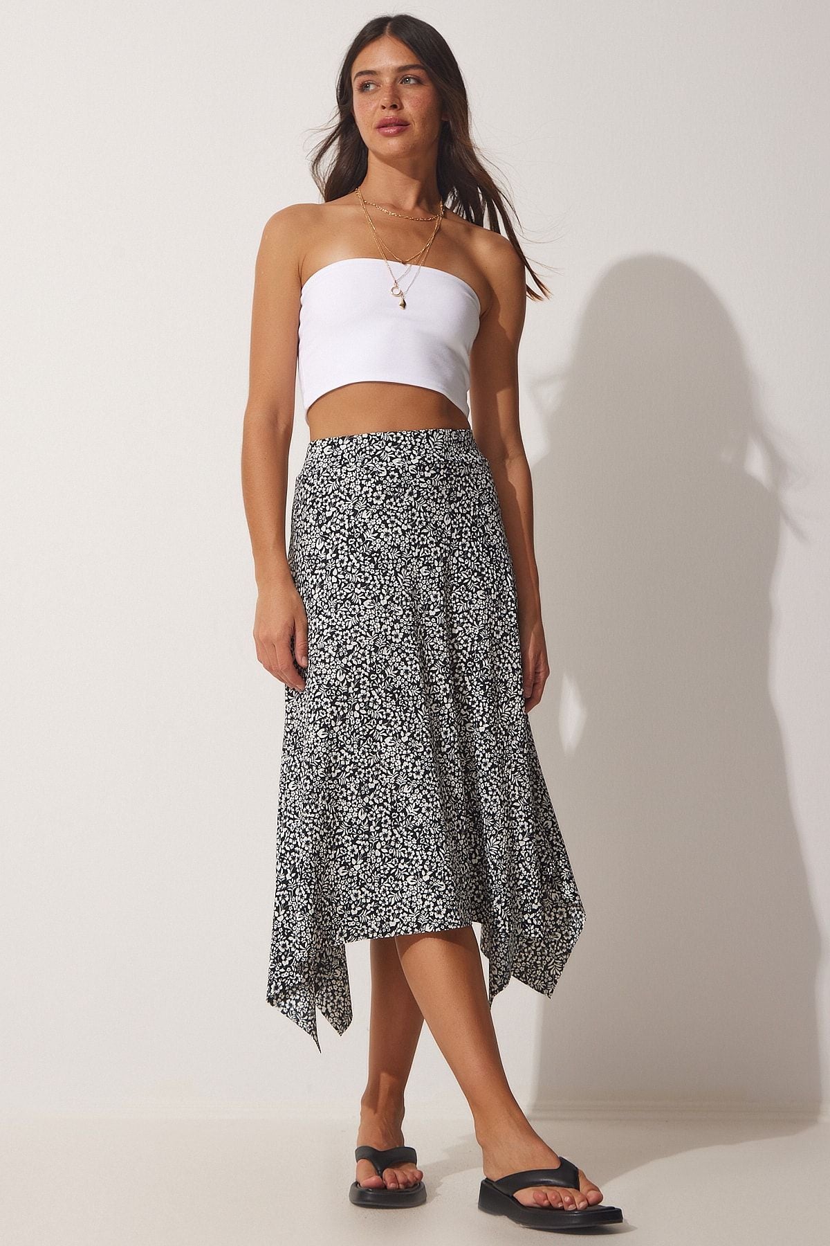 Female black patterned asymmetric knitted skirt MC00177