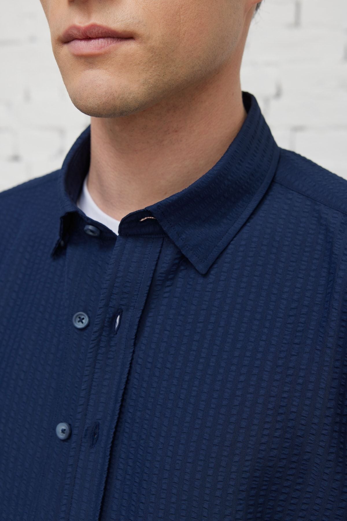 Men's navy blue ironing easy slim fit narrow cut button collar wafer patterned shirt