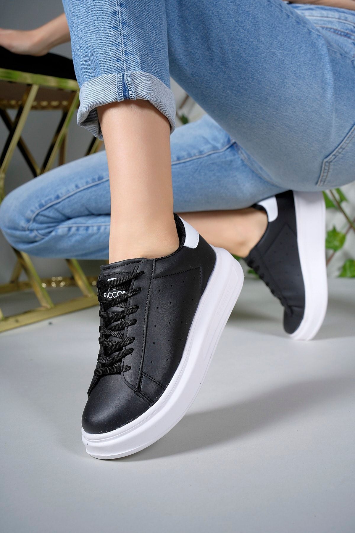 Female Sneaker 0012156 Black White Skin