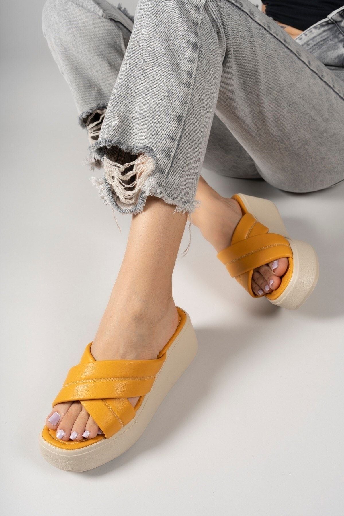 Mustard yellow woman high heeled slippers 00121808