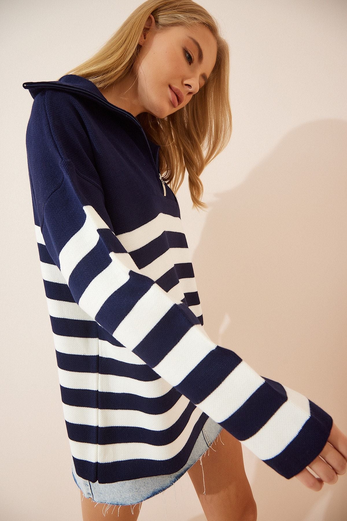 Woman White Navy Blue Zippered upright collar striped oversize knitwear sweater BV00009