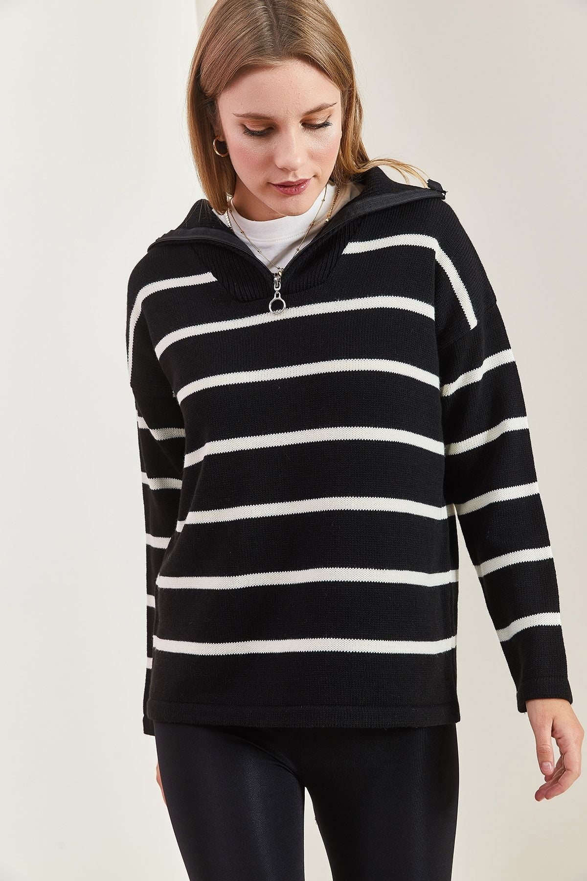 Female Fisherman Near Zipper striped knitwear sweater