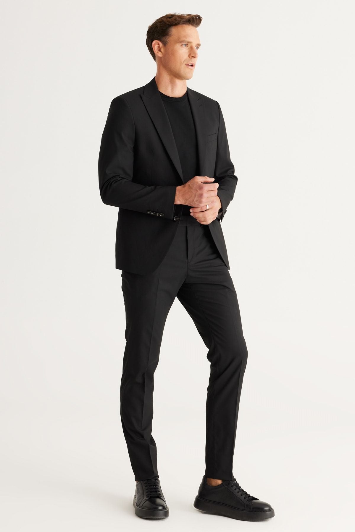 Men's Black Extra Slim Fit Narrow Cut Swallow Collar Wool Water and Nano Suit that does not hold stain