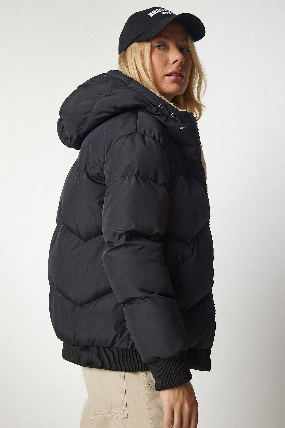 Female black hooded swelling coat vp00006