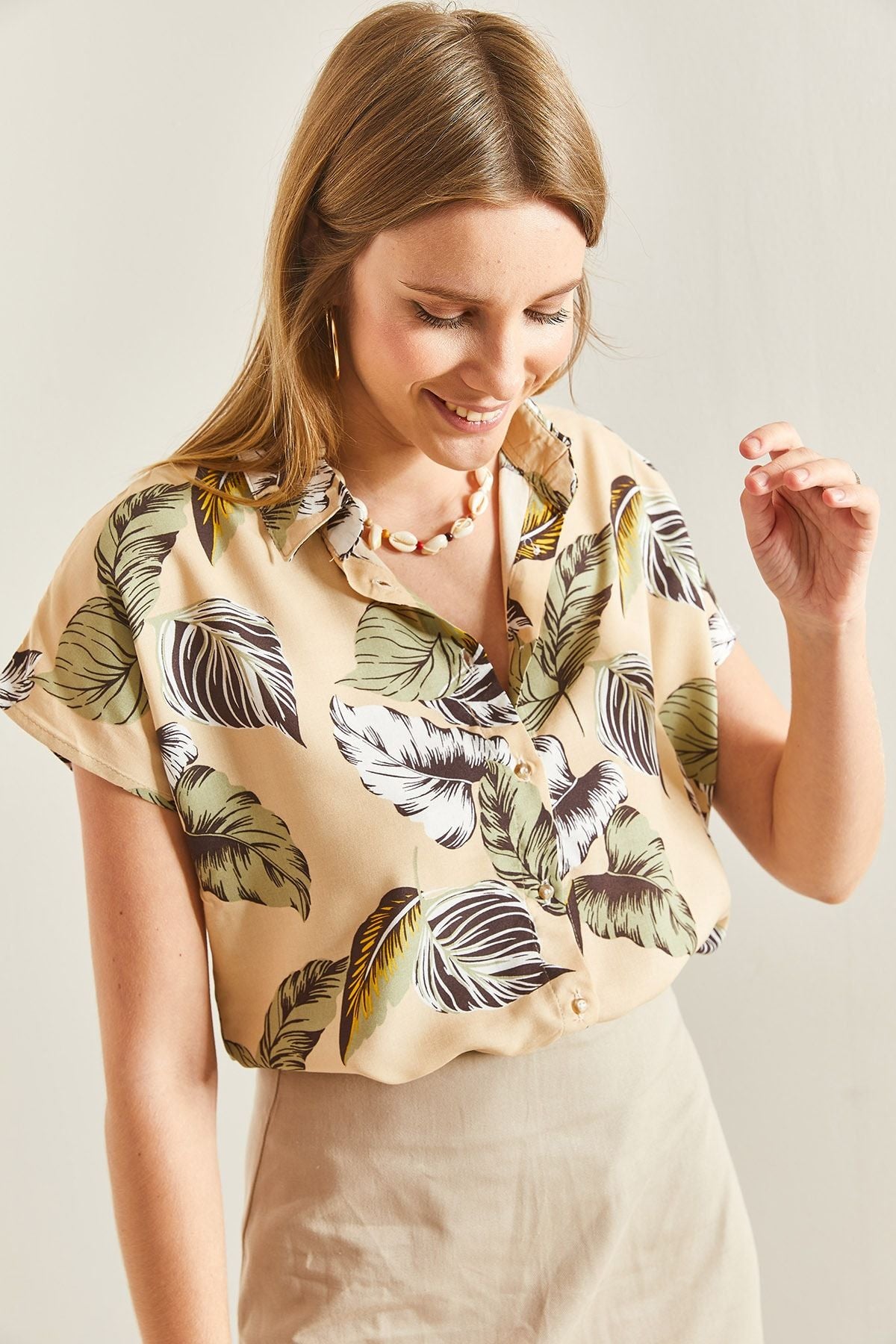Female short arm patterned viscose shirt