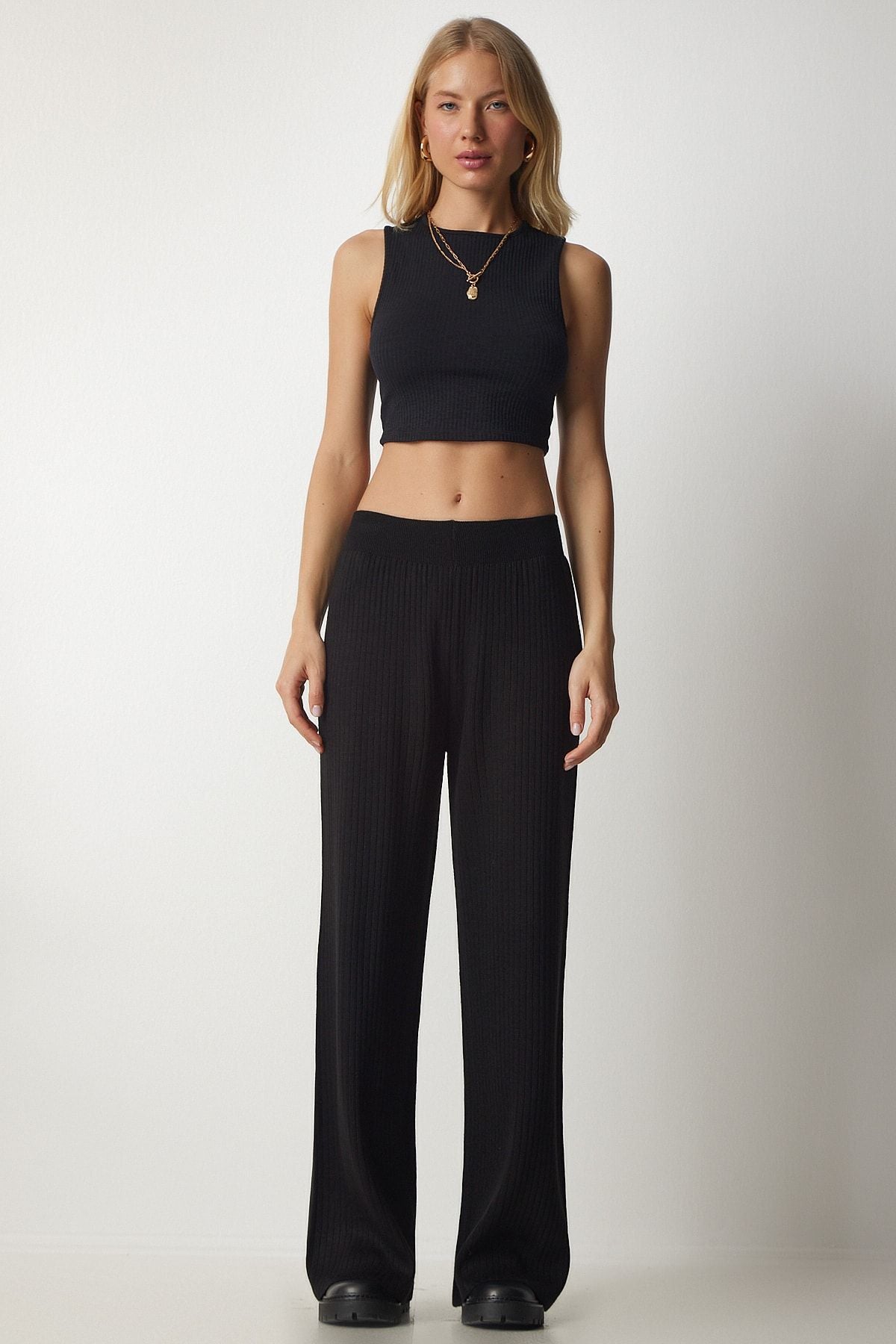 Female Black Rugged Knitwear Pants Ki00096