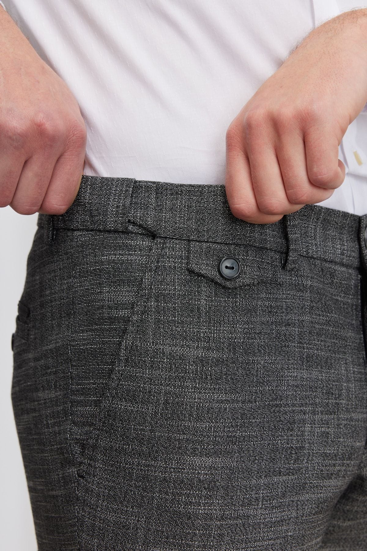 Men's black slim fit narrow cutting side pocket with plaid patterned waist tire flexible pants