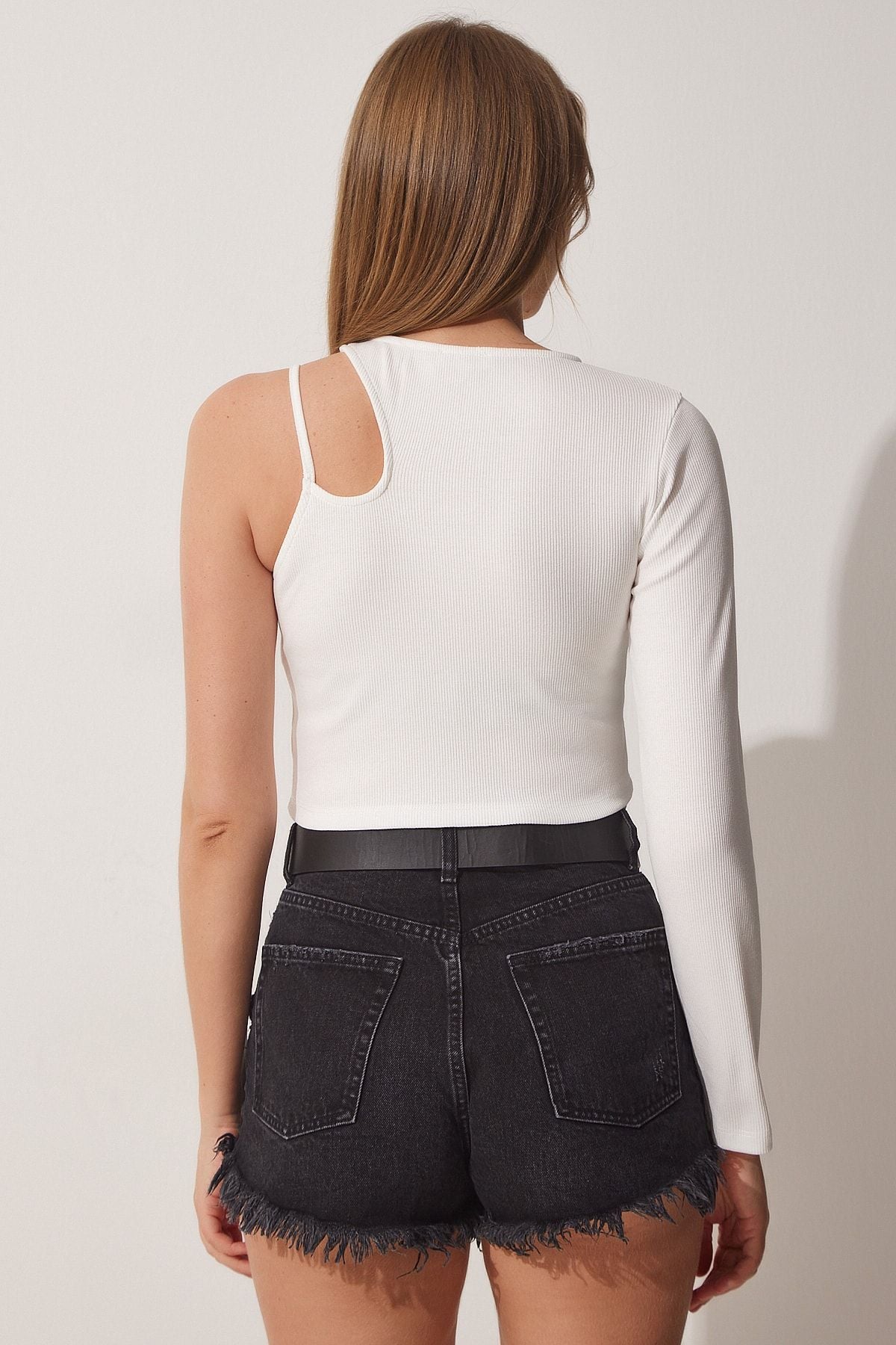 Woman White Cut Out Detailed Crop knitted blouse UB00090