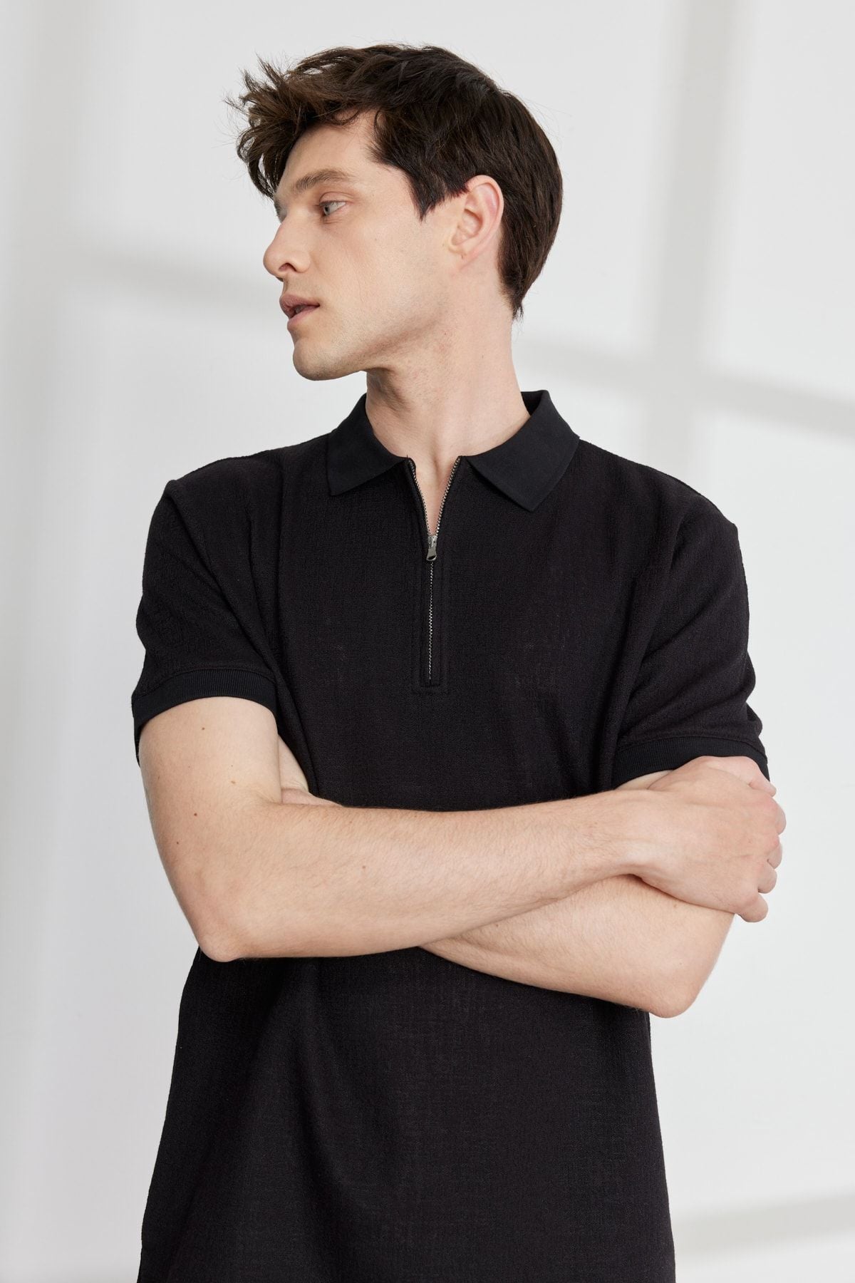 Men's black slim fit narrow cut zipper Polo collar textured fabric short sleeve t -shirt