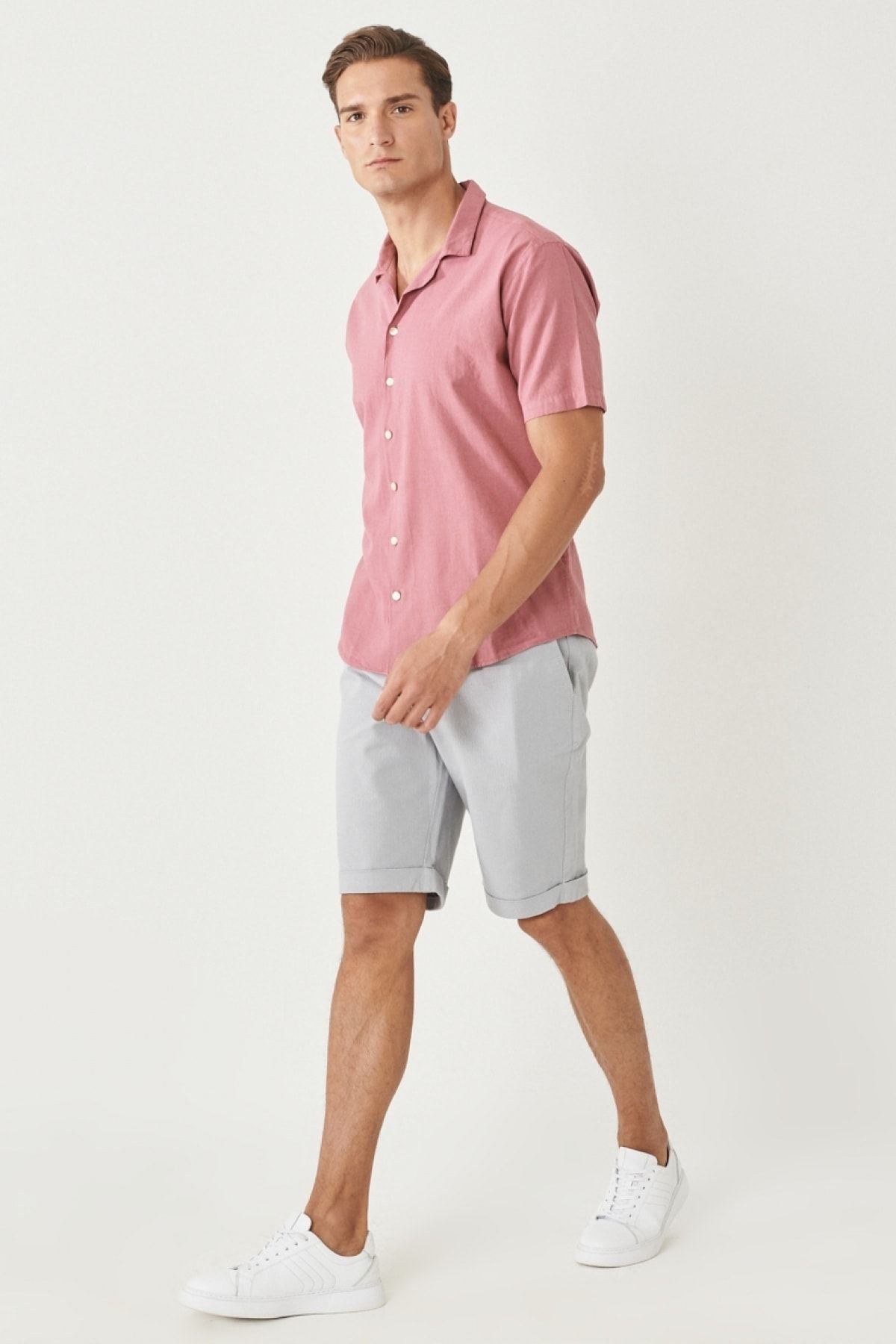 Slim fit narrow cutting striped side pocket casual flexible shorts