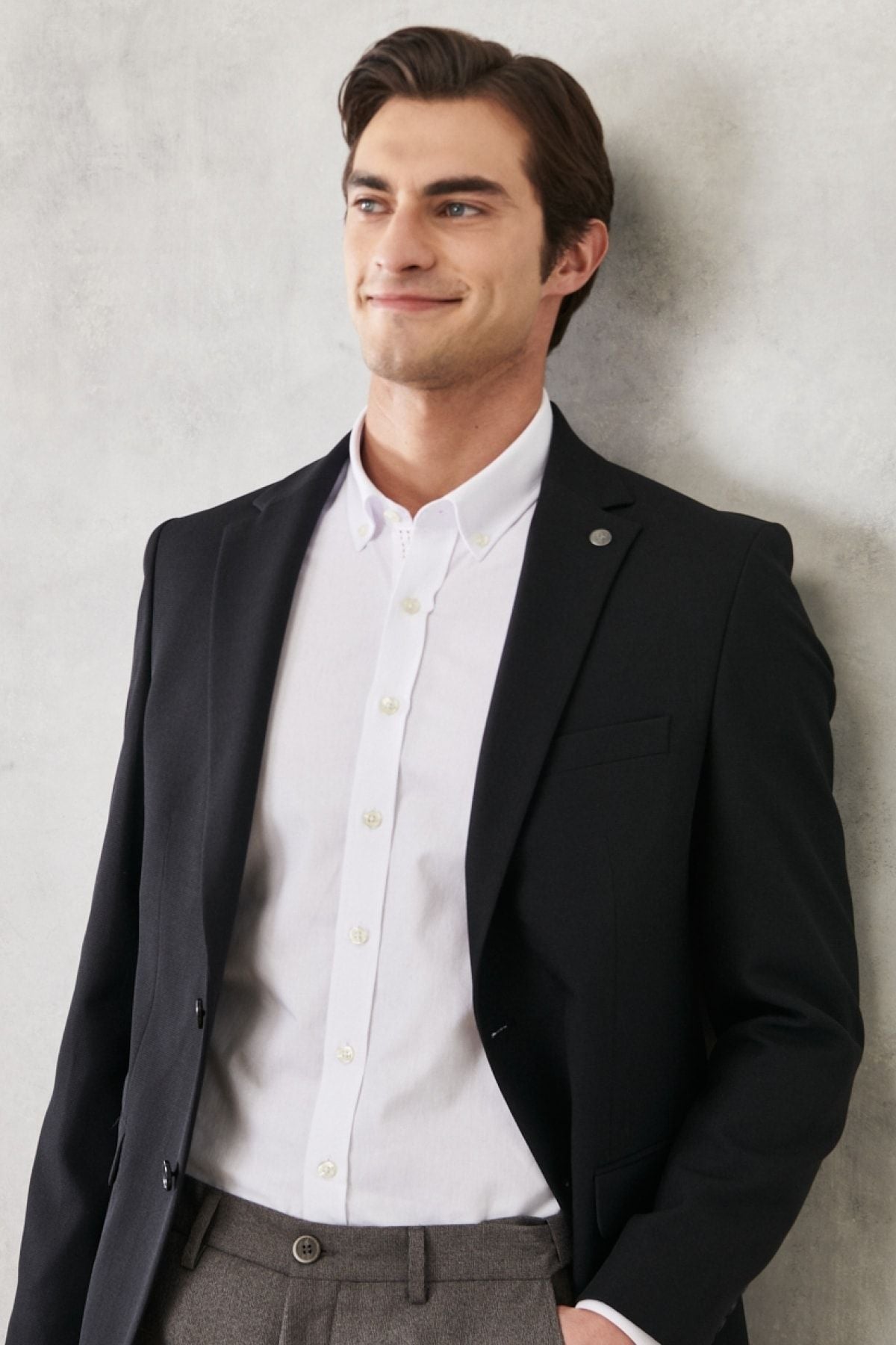 Men's black slim fit narrow cut swallow collar casual jacket