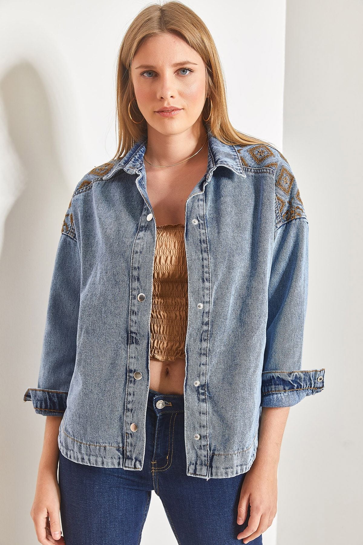 Women's embroidery jeans jacket