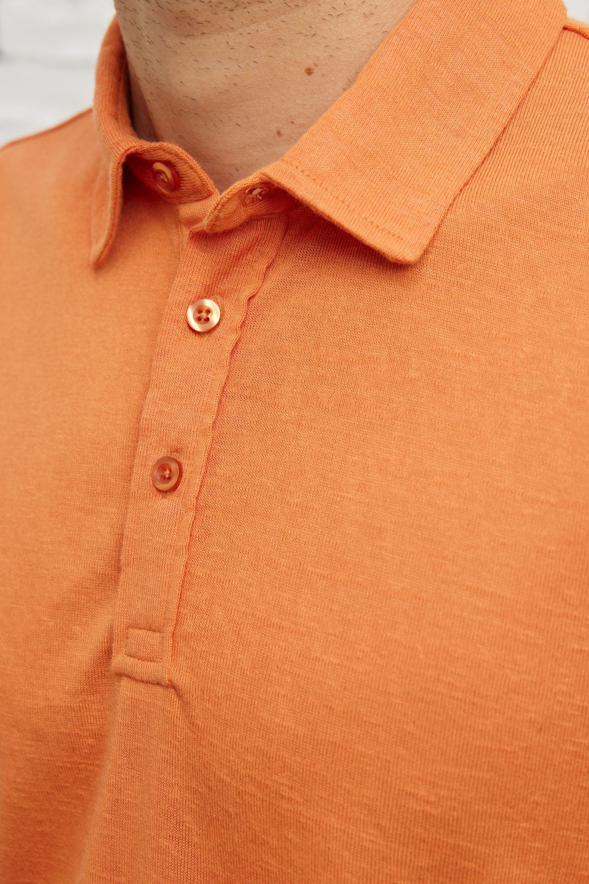 Men's orange slim fit narrow cut polo collar short sleeve linen -looking T -shirt