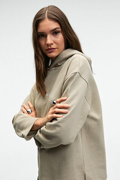 CAMELLIA Women's Front Embroidered Hem Slit Hooded Comfort Fit Stone Color Sweatshirt