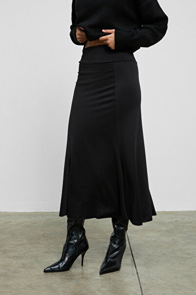 JE VEUX Women's Stretchy Fabric Long Black Skirt with Stitching Detail