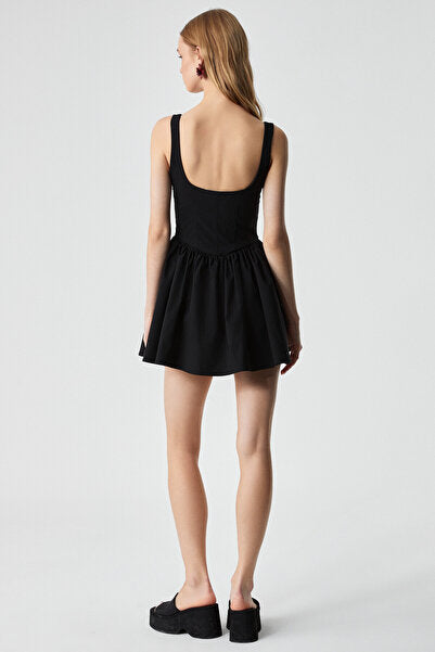 Doumbian Women's Slim Zippered Body-hugging Pool Neck Short Black Dress