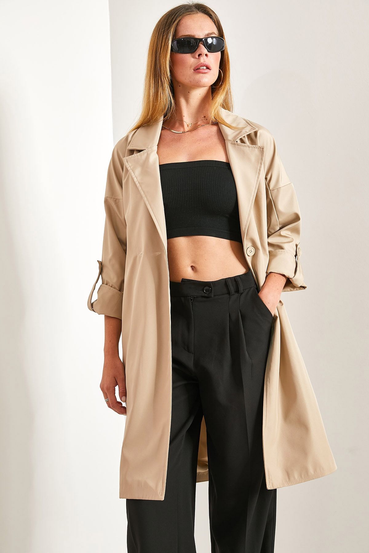 Women's arm folded belt trench coat