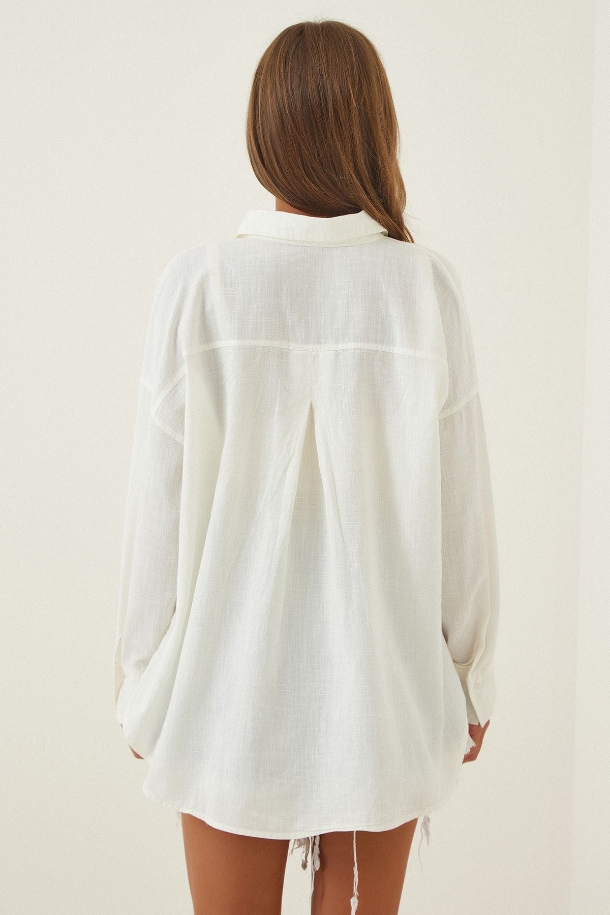 Kadın Ekru Oversize Uzun Keten Gömlek HF00371