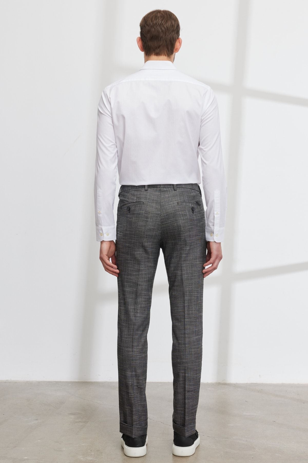 Men's black slim fit narrow cutting side pocket with plaid patterned waist tire flexible pants