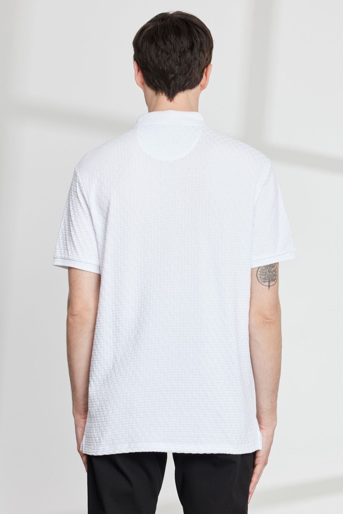 Men's white slim fit narrow cut bike bike collar jacquard short sleeve t -shirt