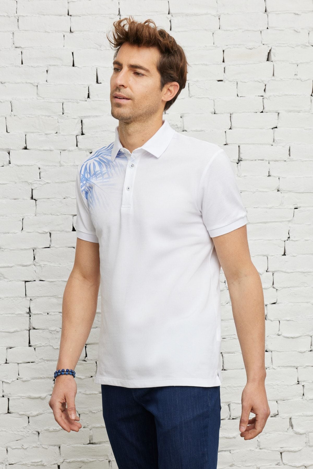 Men's white slim fit narrow cut polo collar 100 %cotton printed short sleeve t -shirt