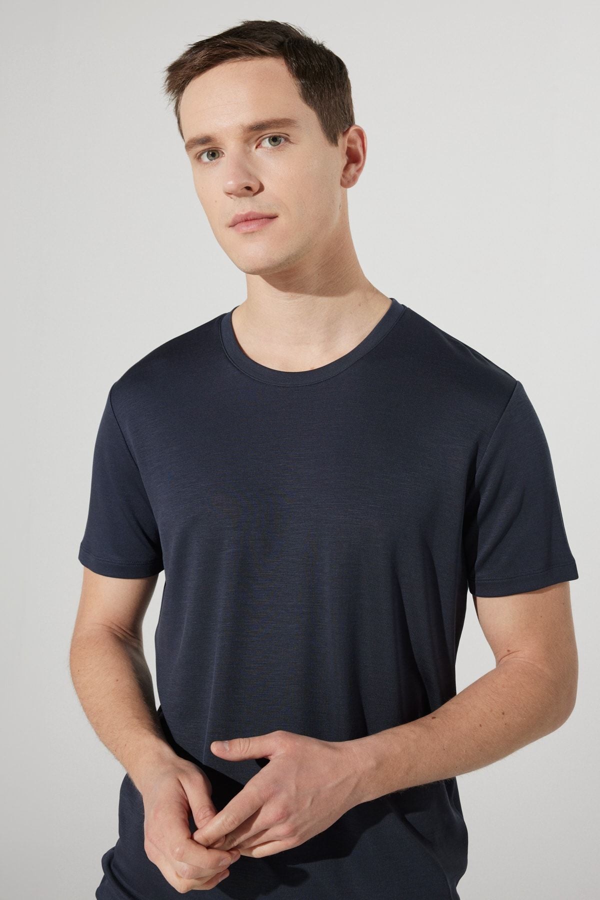 Men's navy blue slim fit narrow cut bicycle collar t -shirt