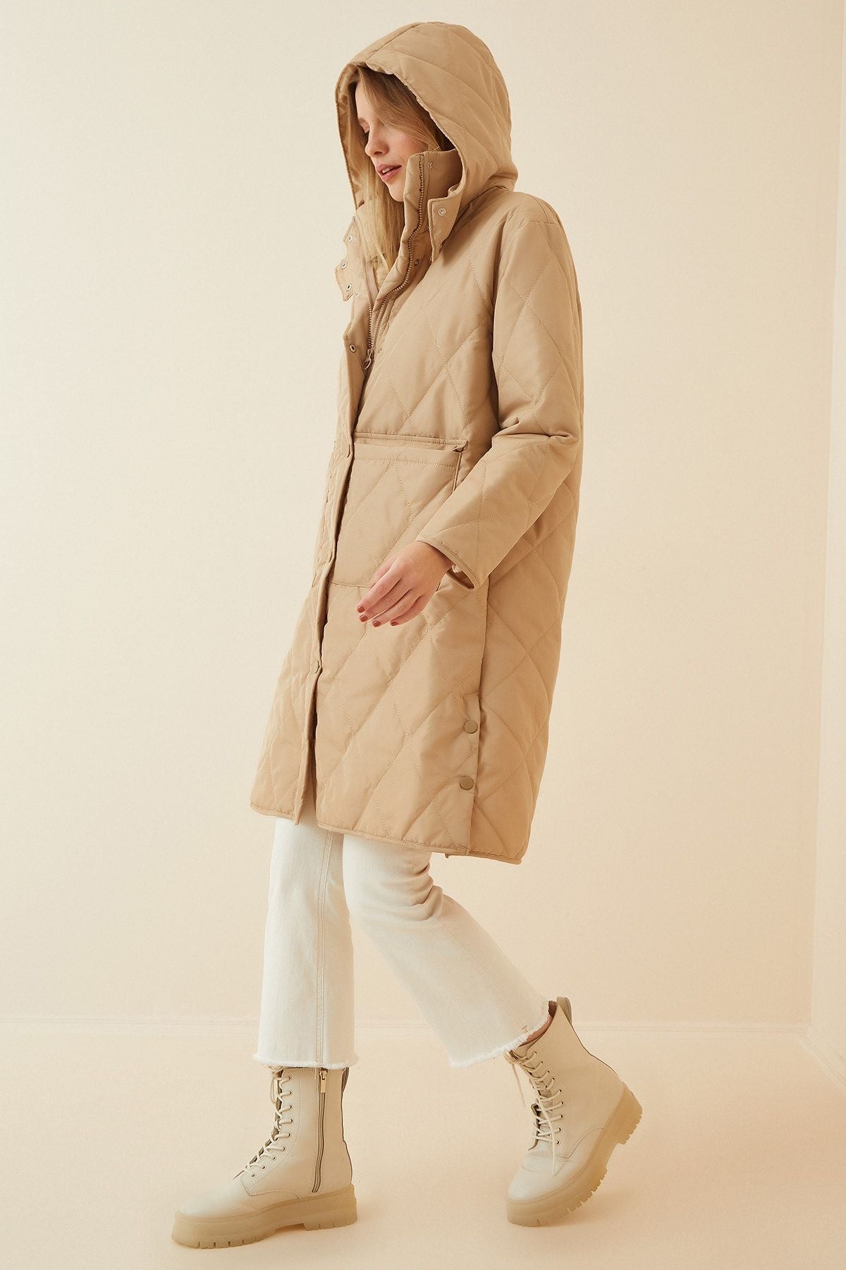 Women's Cream Pocket Hopeding Oversize Kapitone Coat Rv00014