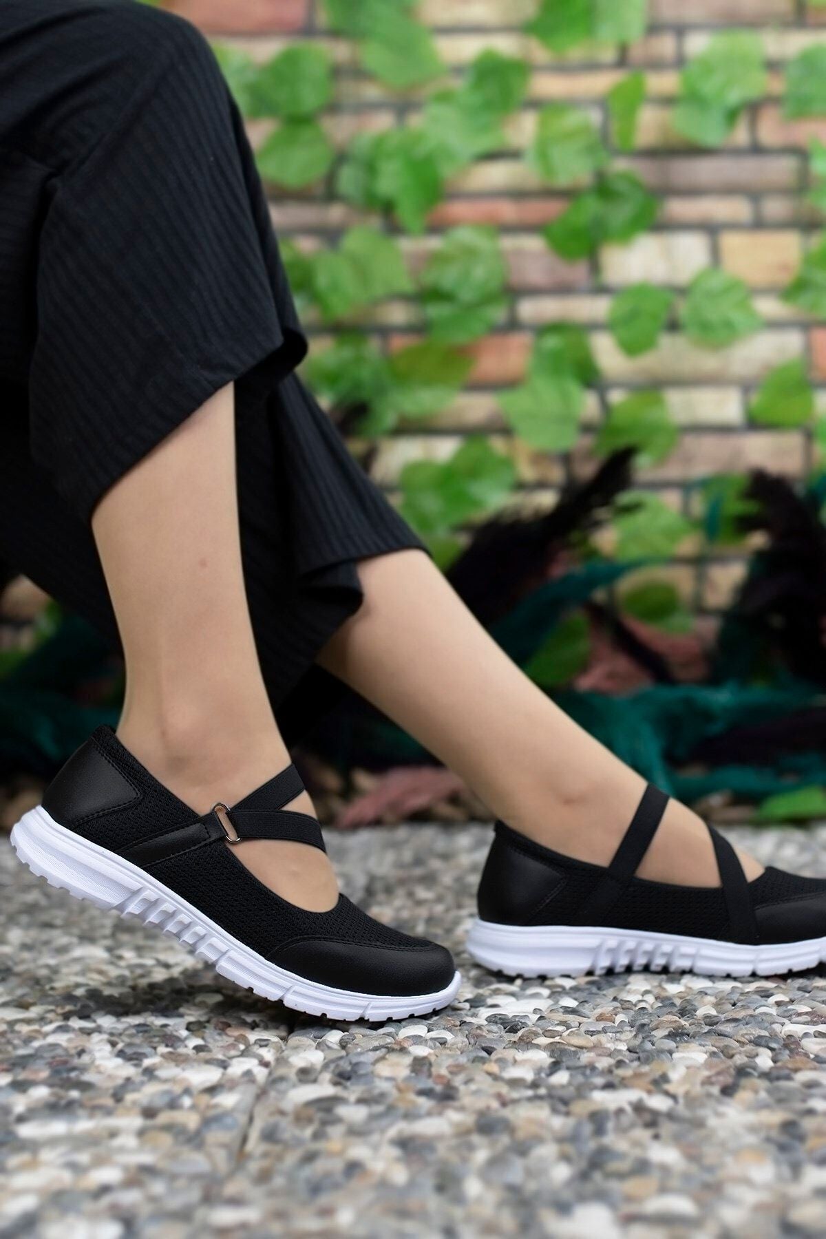 Woman Black and White Casual Shoes 0012601