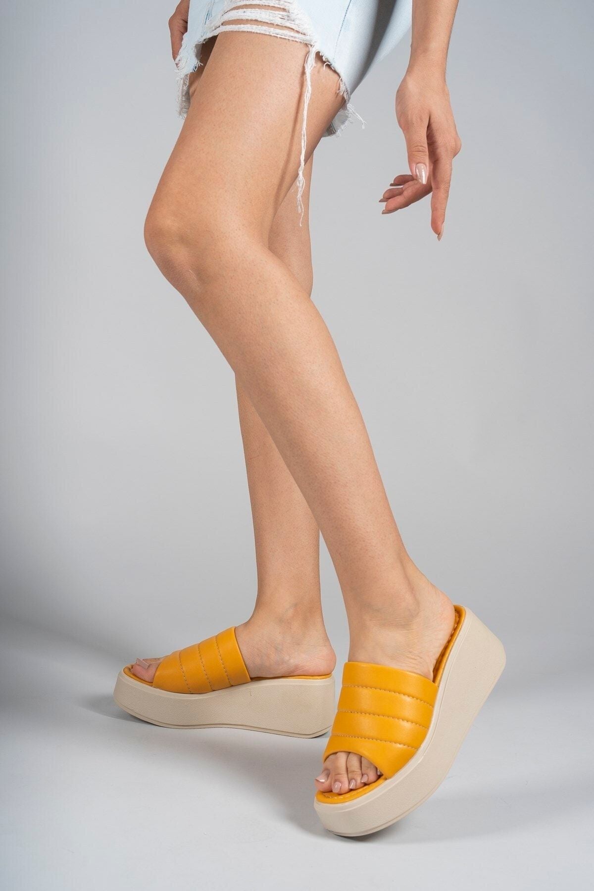 Mustard yellow woman high heeled slippers 00121806