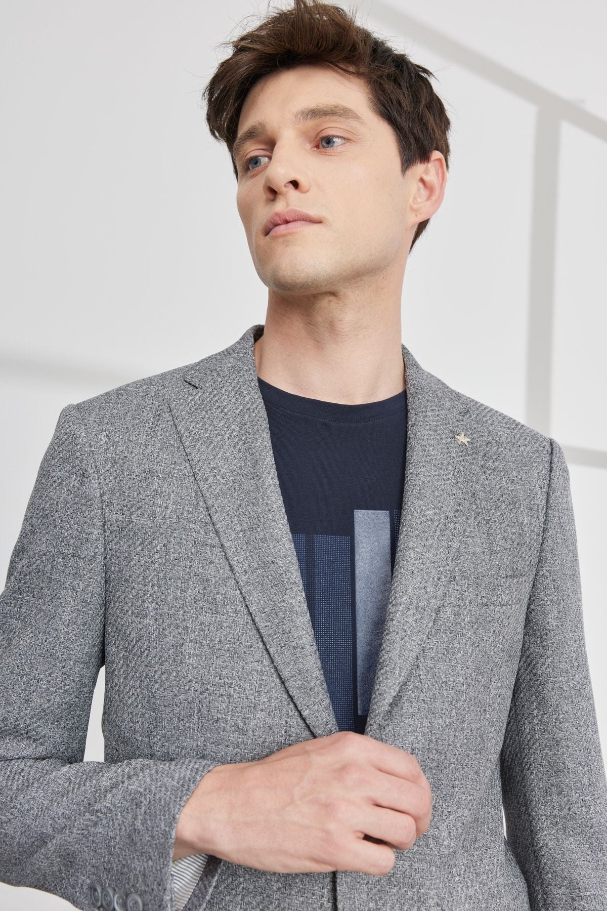 Men's gray slim fit narrow cutting mono collar Acolling jacket