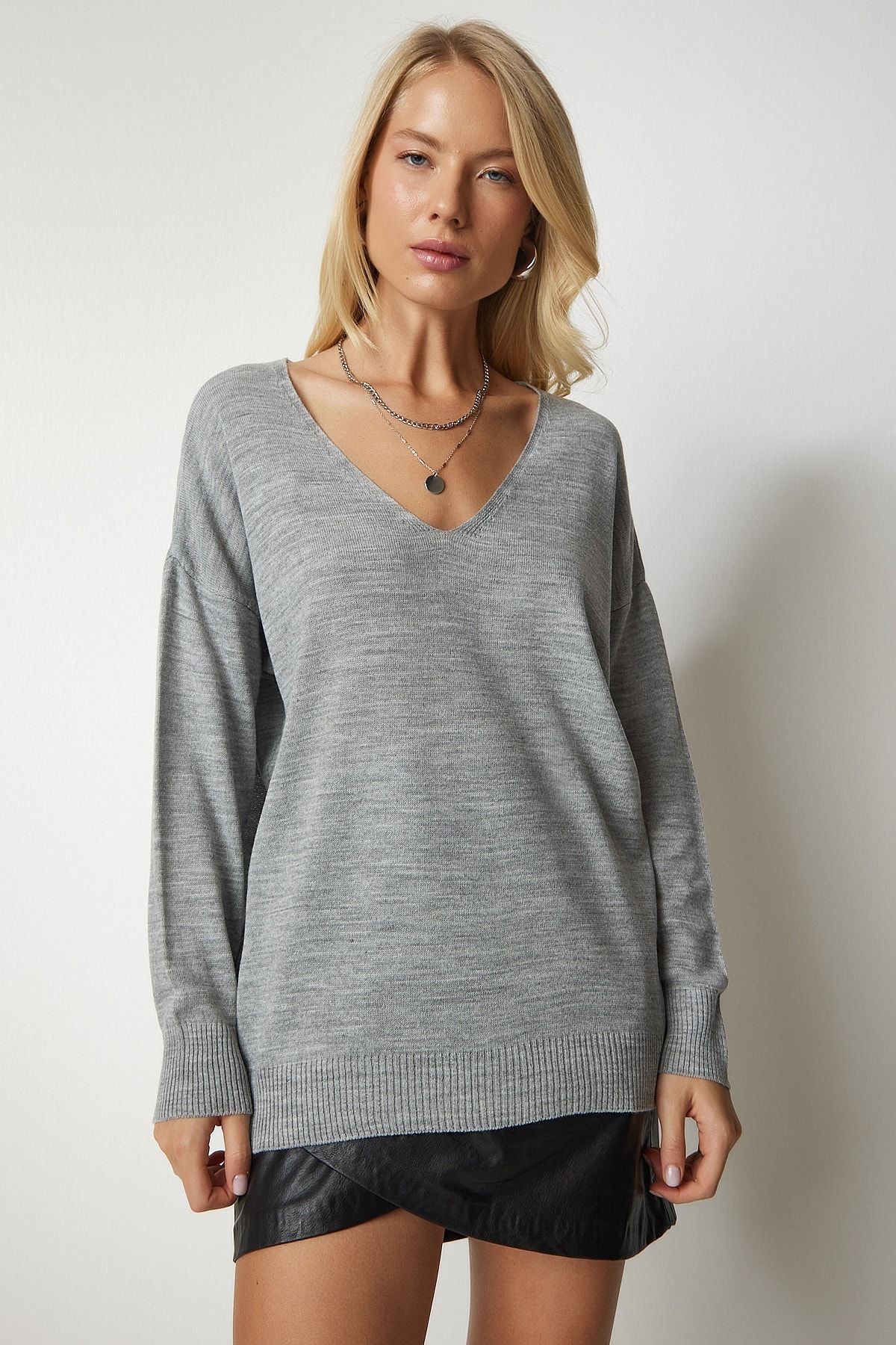 WOMEN GRAY V YAKA FINE KNITTY Sweater PN00078