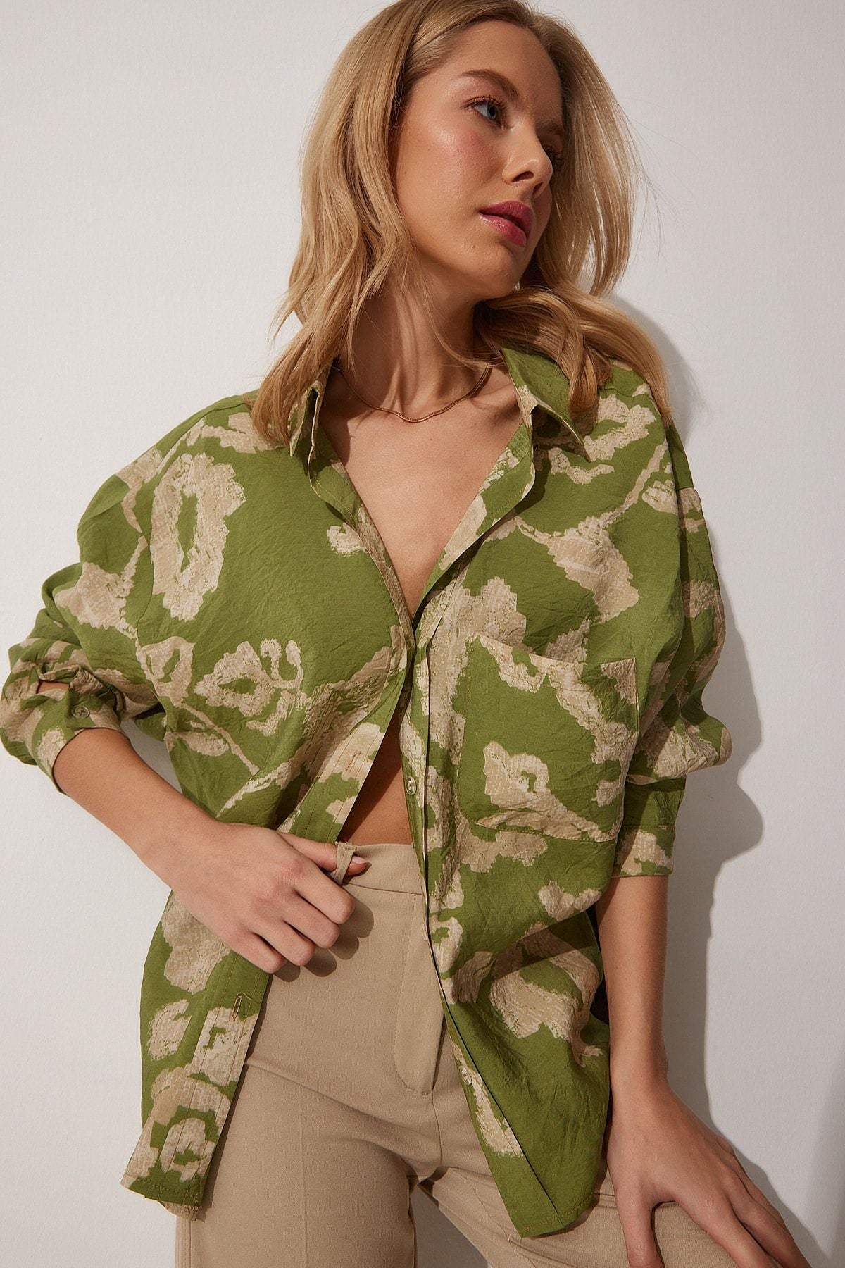 WOMEN'S GREEN PATTERNED OVERSESSES COTTION SATIN SHIRT OH00044