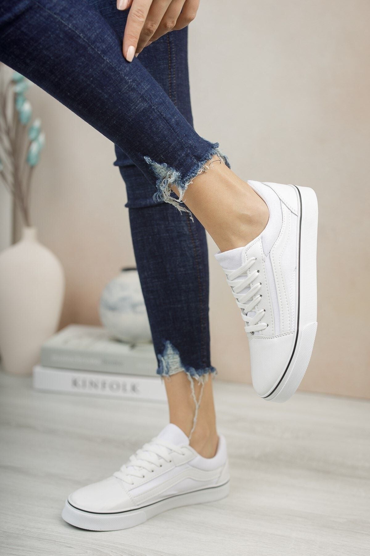 Unisex White White Sneaker 0012151