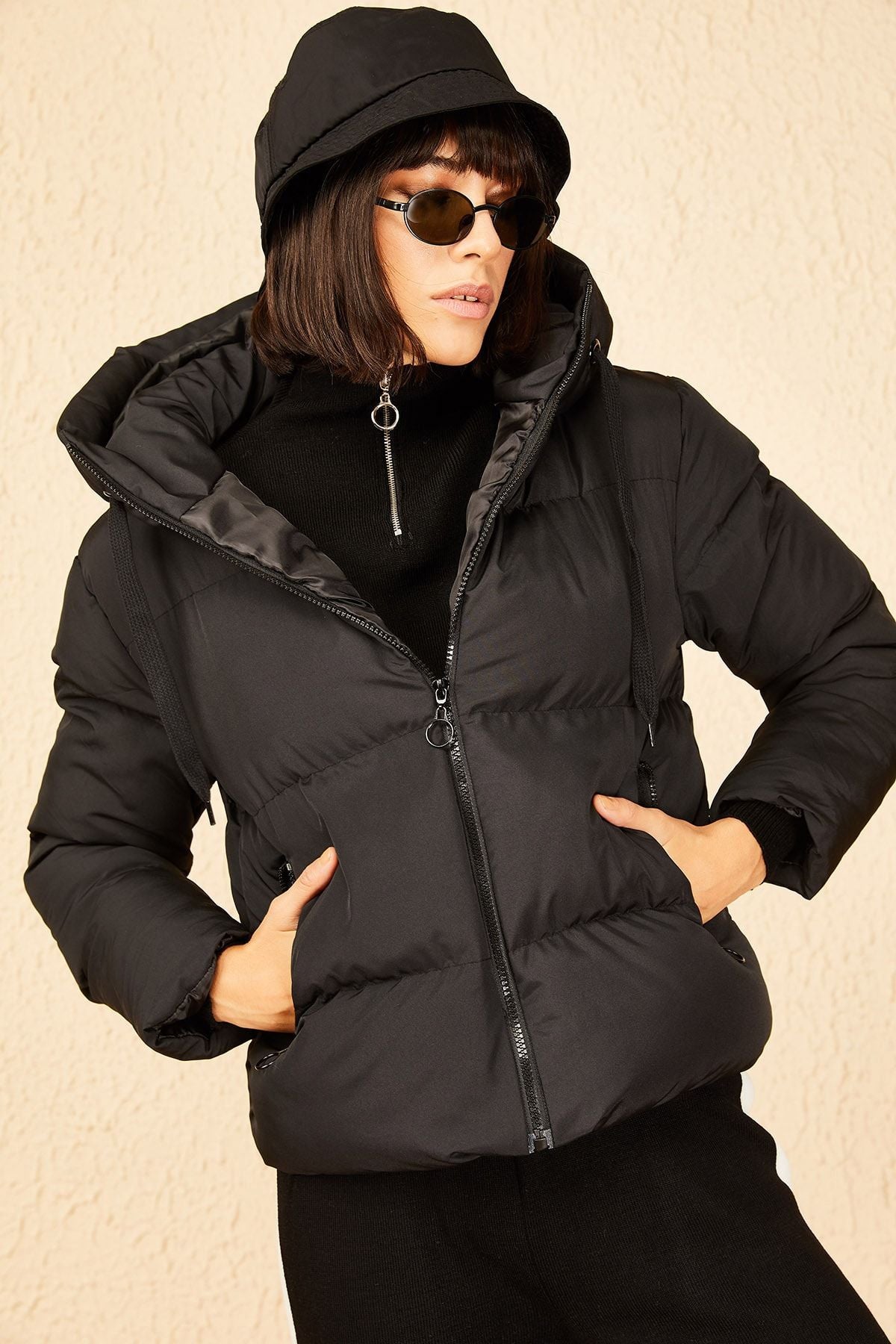 Female black hooded swelling coat 10141018