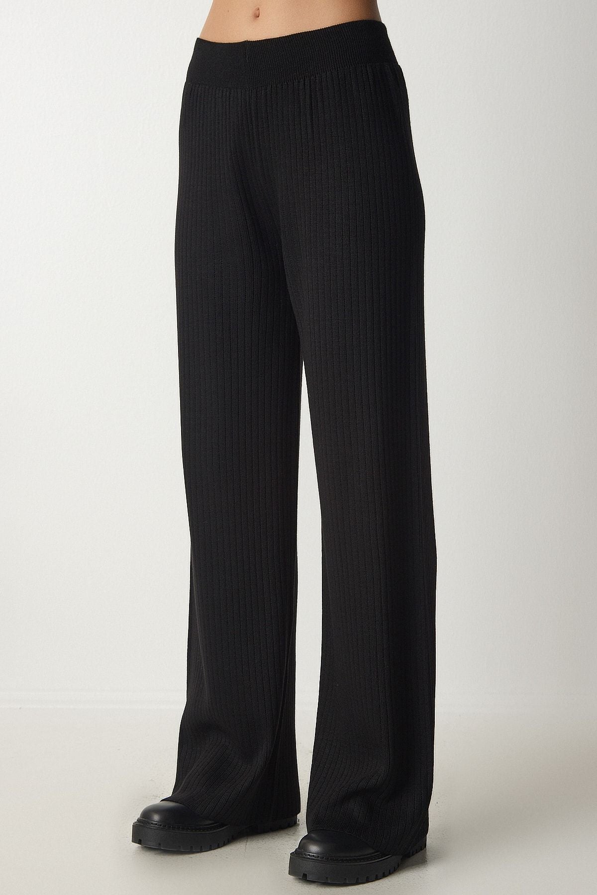 Female Black Rugged Knitwear Pants Ki00096