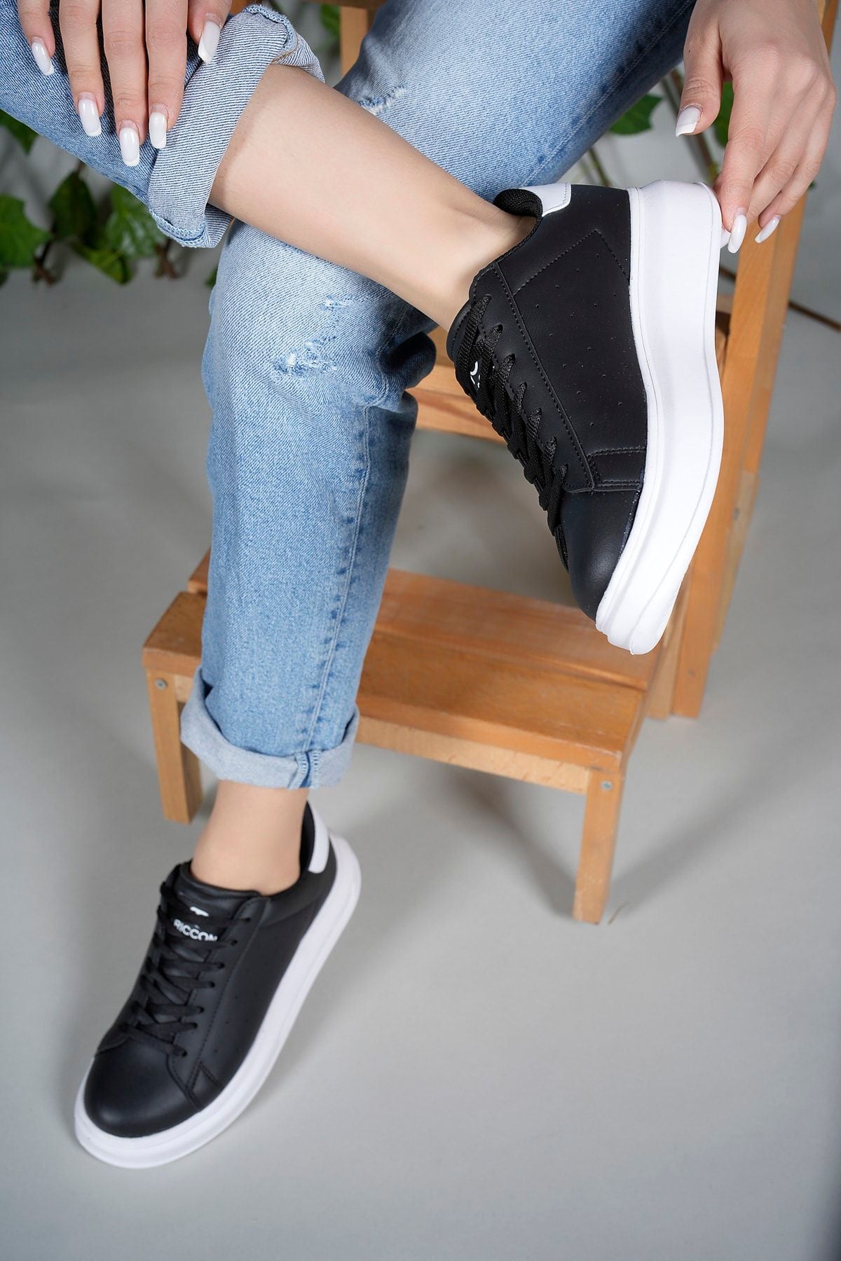 Female Sneaker 0012156 Black White Skin