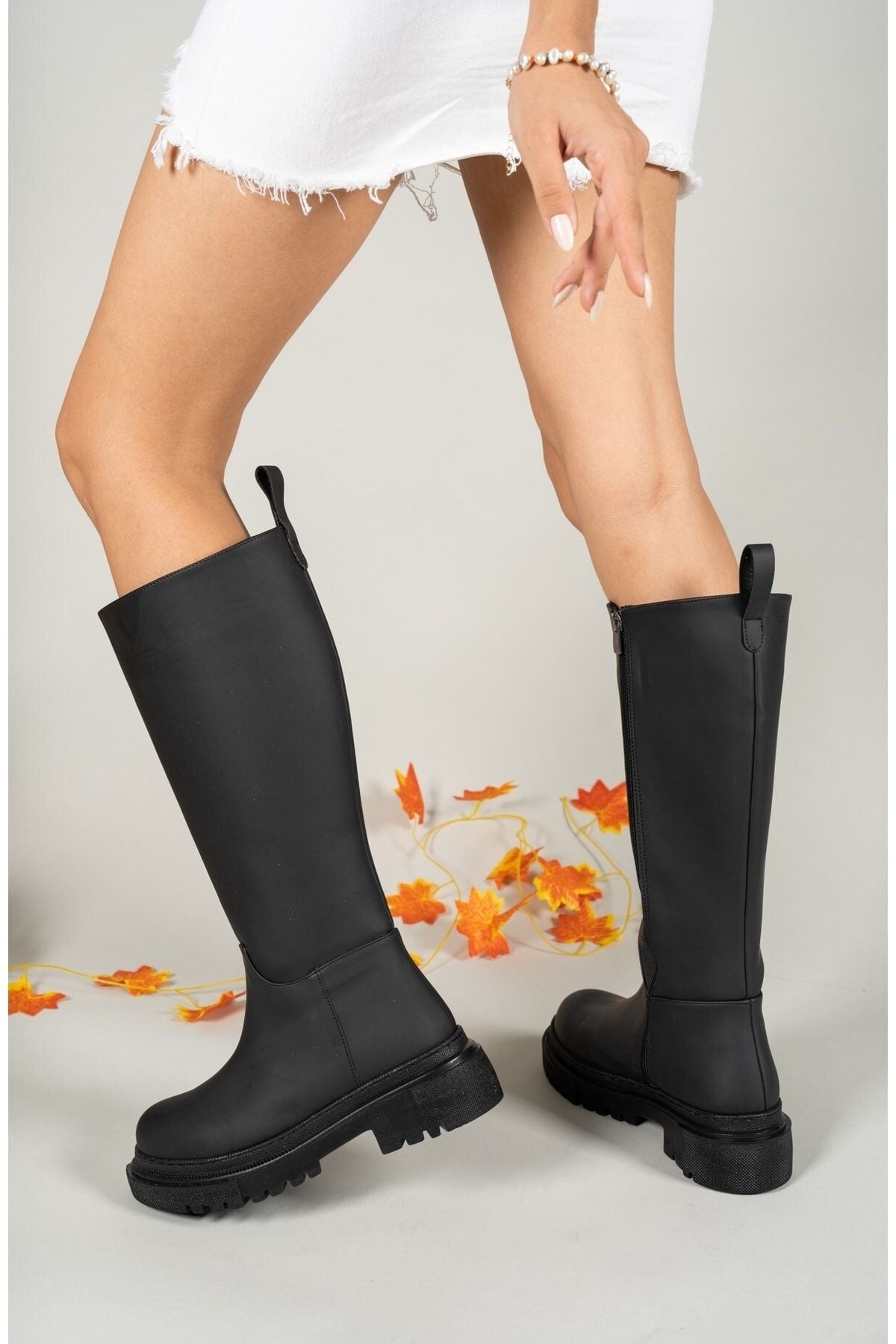 Matte black woman boot 0012360