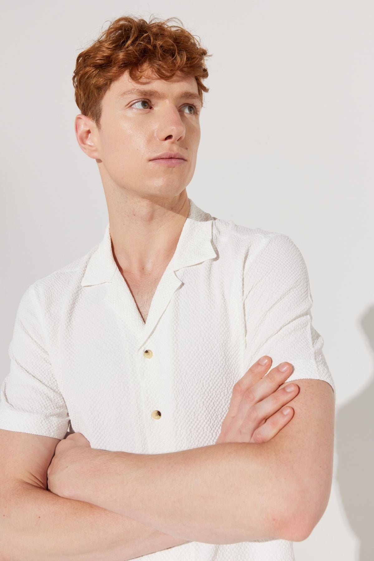 Men's white slim fit narrow cut classic collar short sleeve shirt