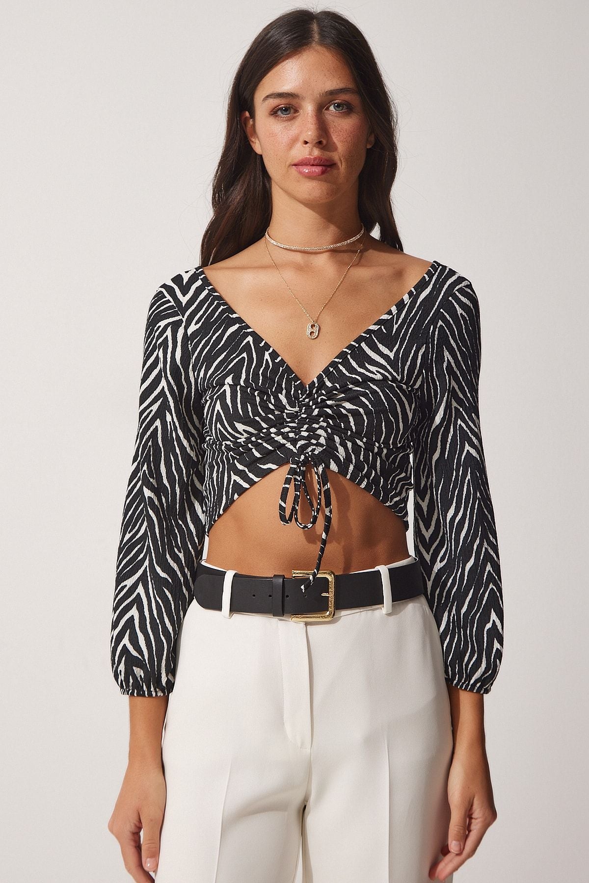 Female black and white patterned shirred Crop blouse MC00180