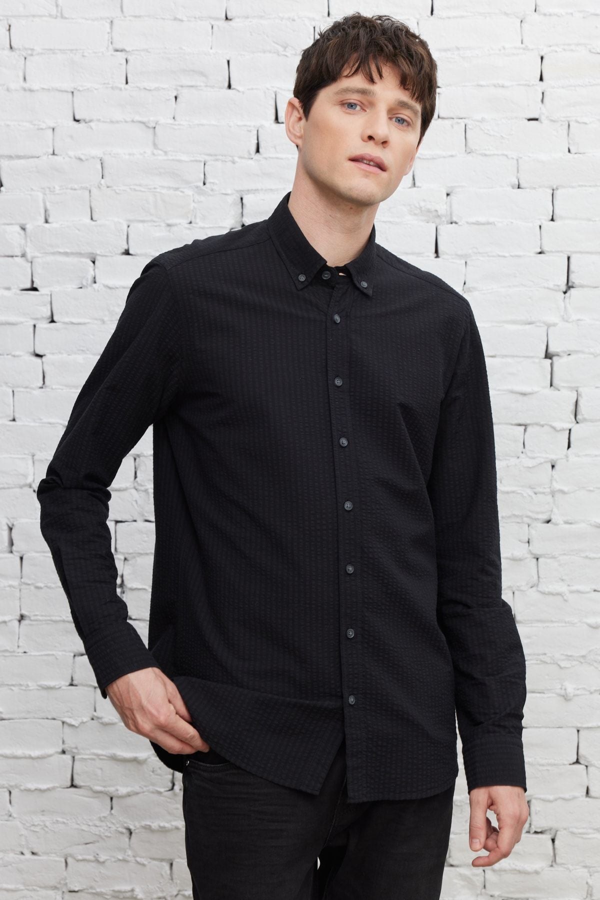 Men's black slim fit narrow cut buttoned collar 100 %cotton shirt