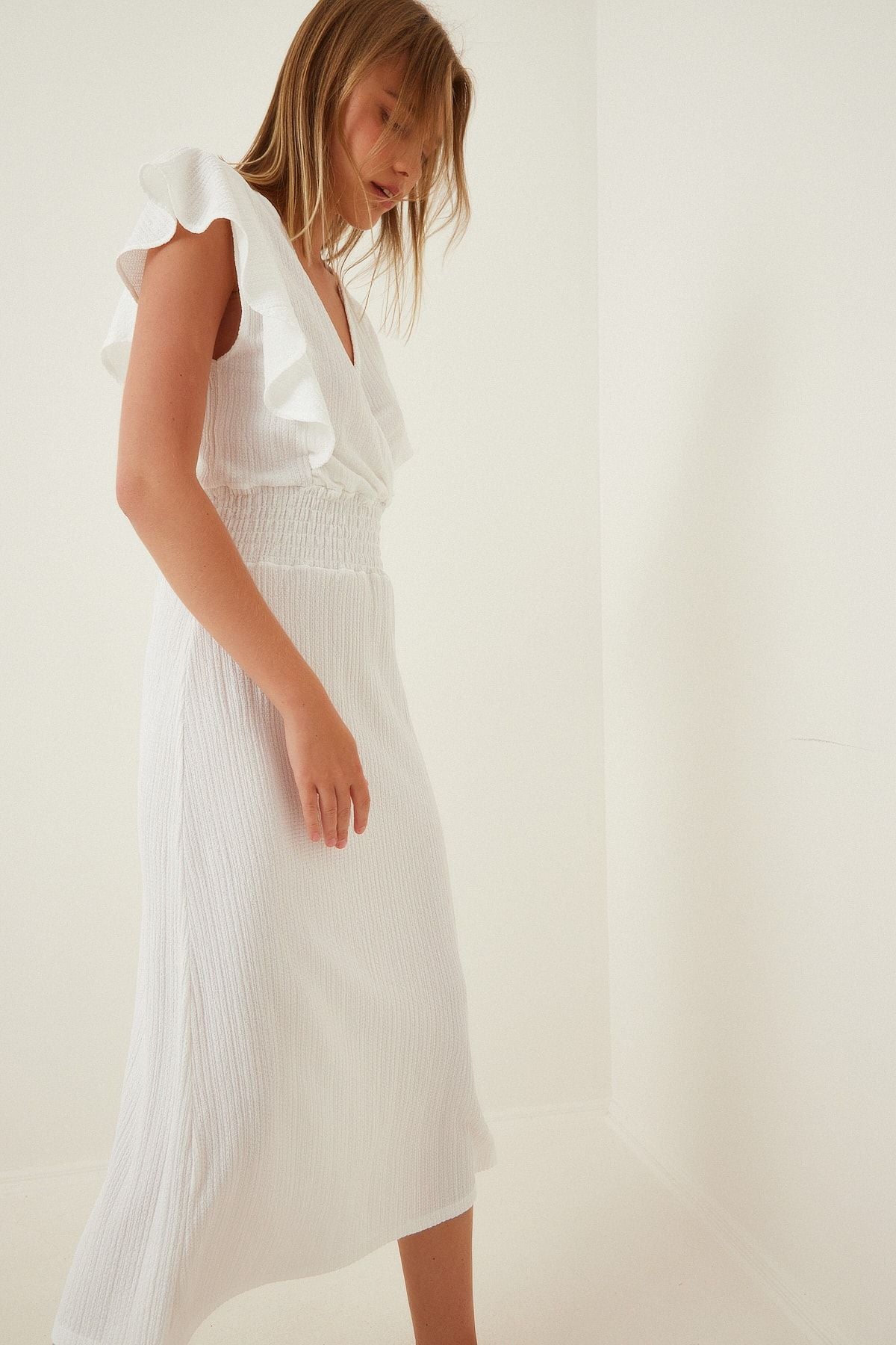 Woman White Volan with textured knitted dress CI00025