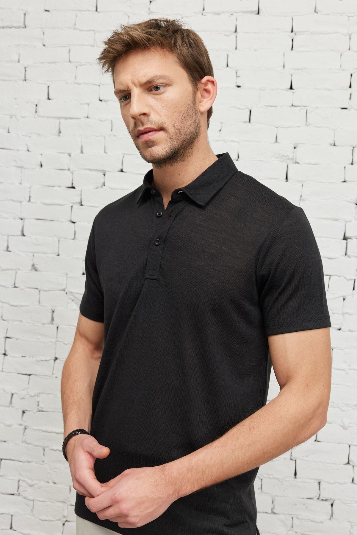 Men's black slim fit narrow cut polo collar short sleeve linen -looking T -shirt