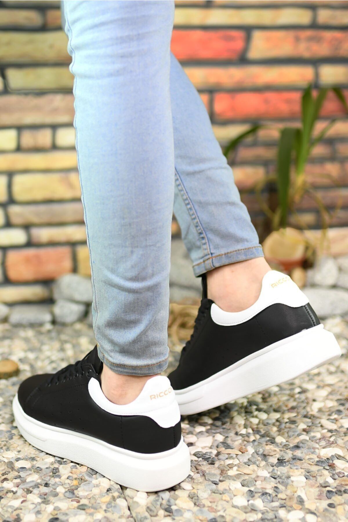 Men's black and white sneaker