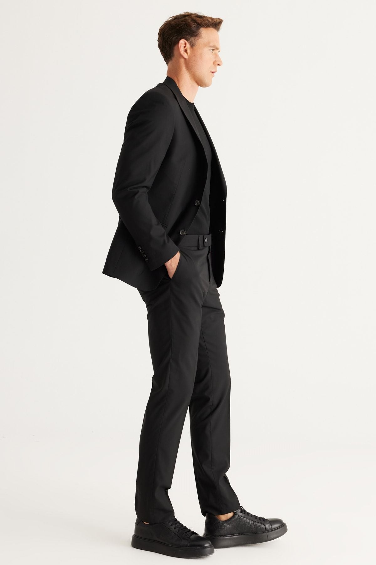 Men's Black Extra Slim Fit Narrow Cut Swallow Collar Wool Water and Nano Suit that does not hold stain