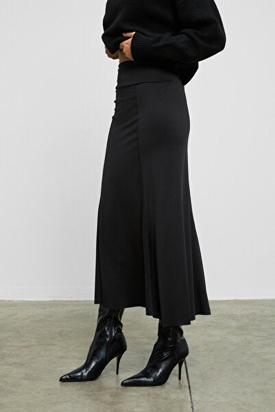 JE VEUX Women's Stretchy Fabric Long Black Skirt with Stitching Detail