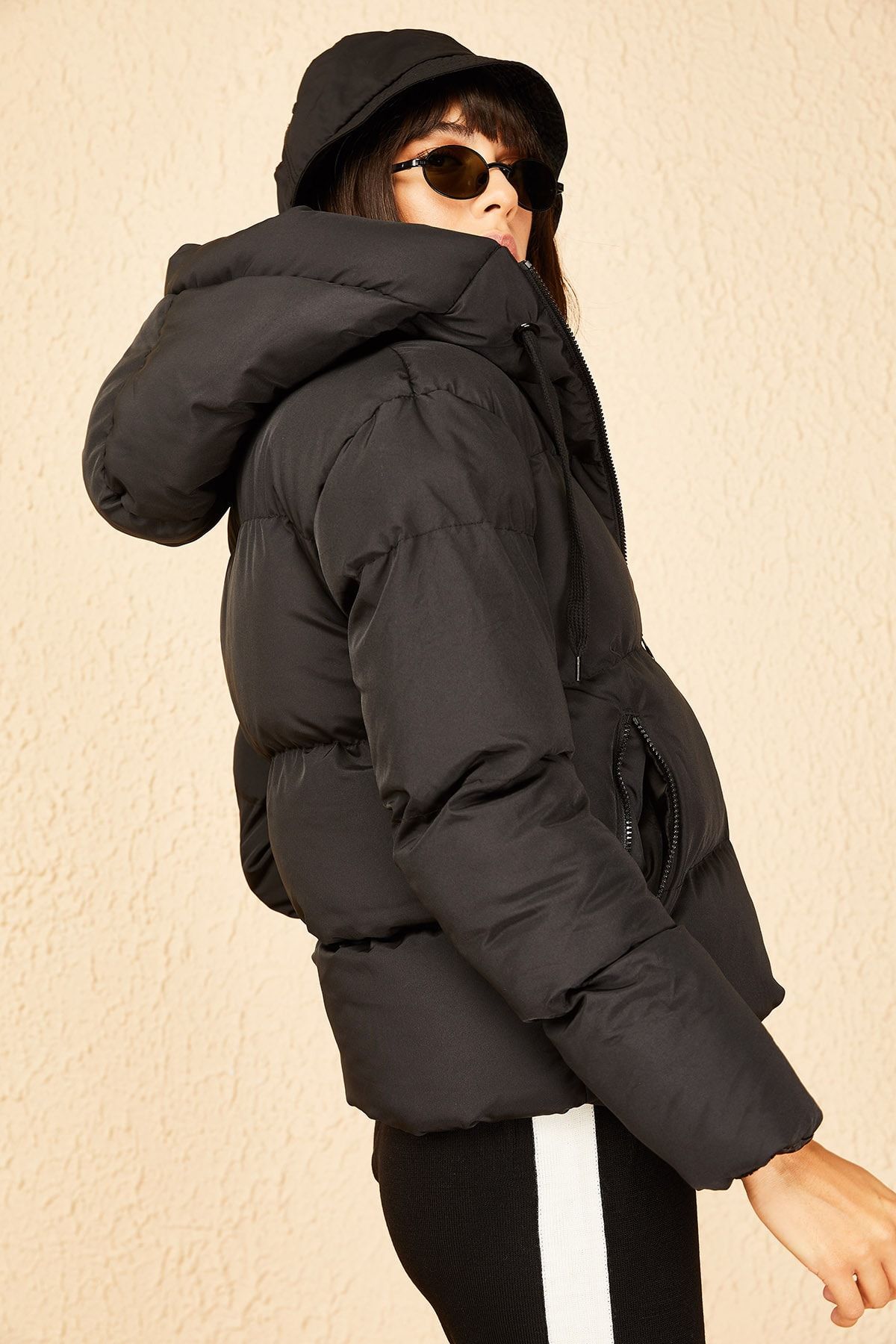 Female black hooded swelling coat 10141018